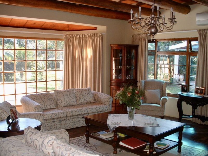 Upmarket Rustic Retreat in a Tranquil Country Setting - Photo 3