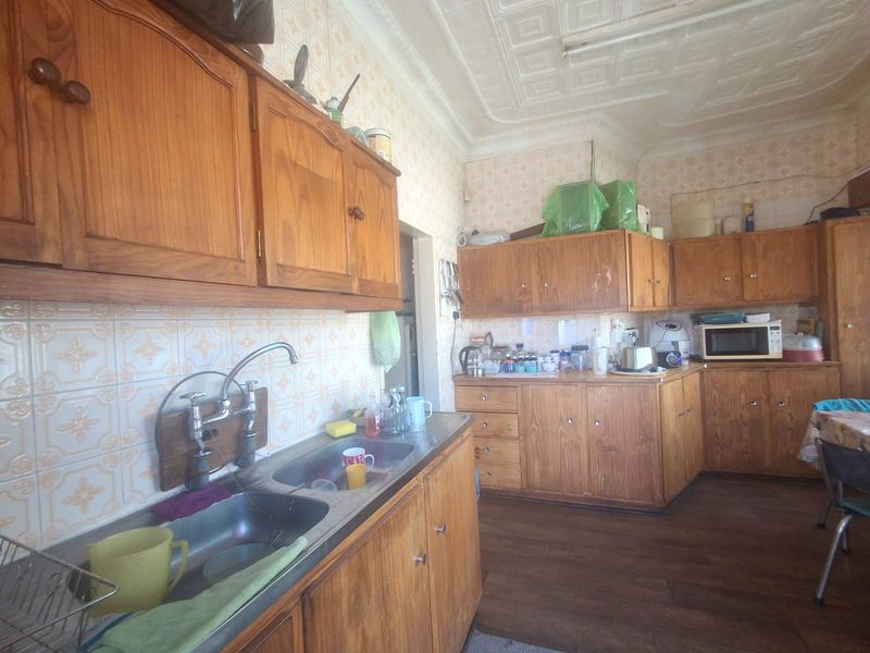 Investment Opportunity in Vereeniging Central, 3 Bedroom Family home with spacious yard and outside - Photo 8