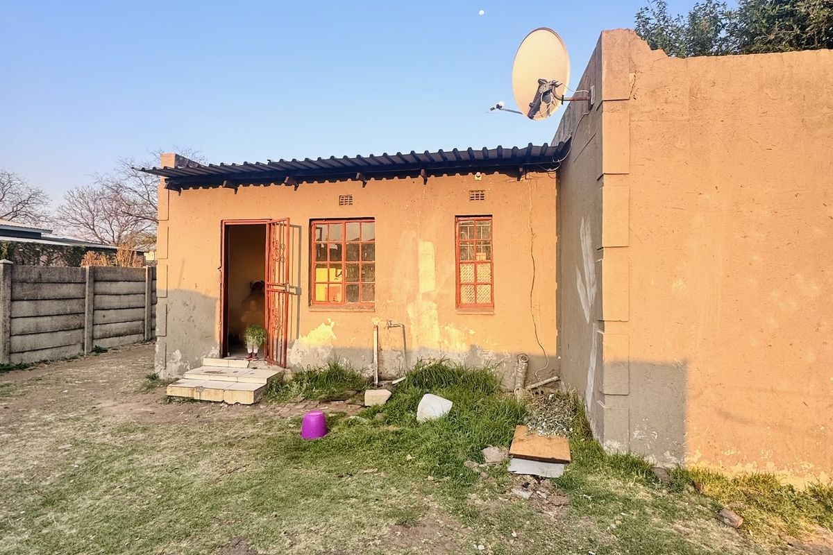 Investment Opportunity | 11-Bedroom Property in Downtown | Prime Location - Photo 2