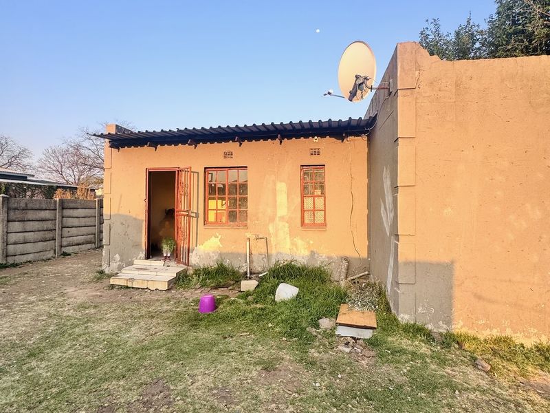 Investment Opportunity | 11-Bedroom Property in Downtown | Prime Location - Photo 2