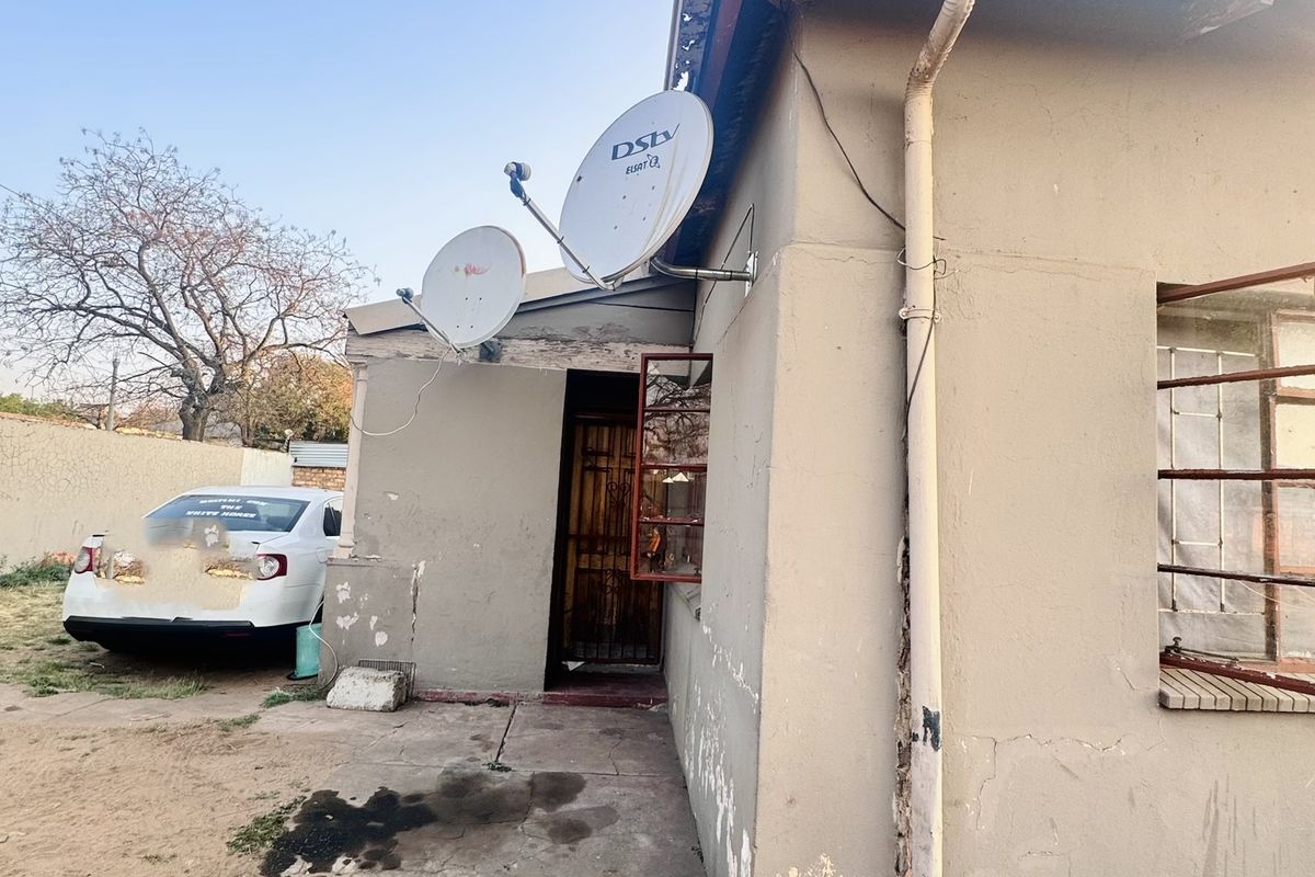 Investment Opportunity | 11-Bedroom Property in Downtown | Prime Location - Photo 4