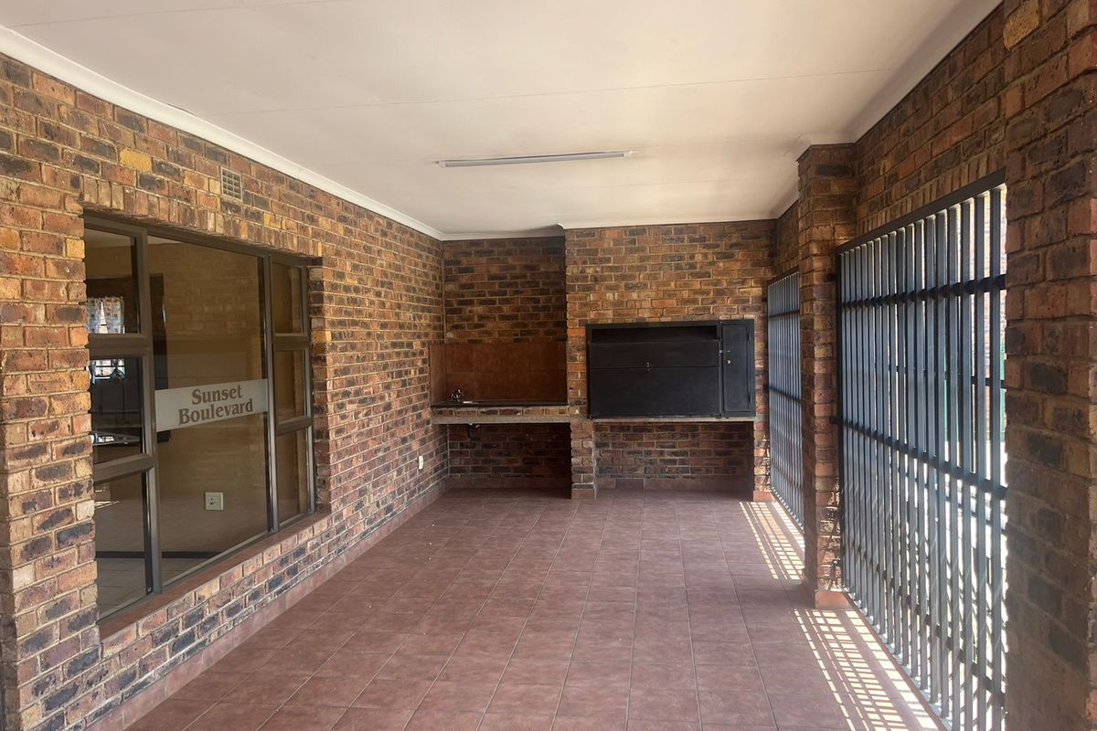 Beautiful 2 bedroom apartment in Sonneveld, Sunset Boulevard - Photo 3