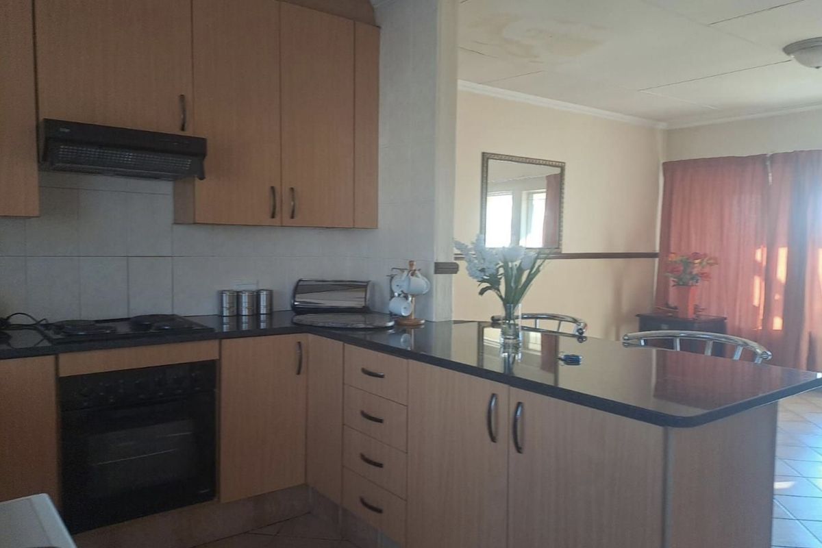 Spacious 2-Bedroom, 2-Bathroom First-Floor Townhouse in Secure Dalpark 1 - Photo 2