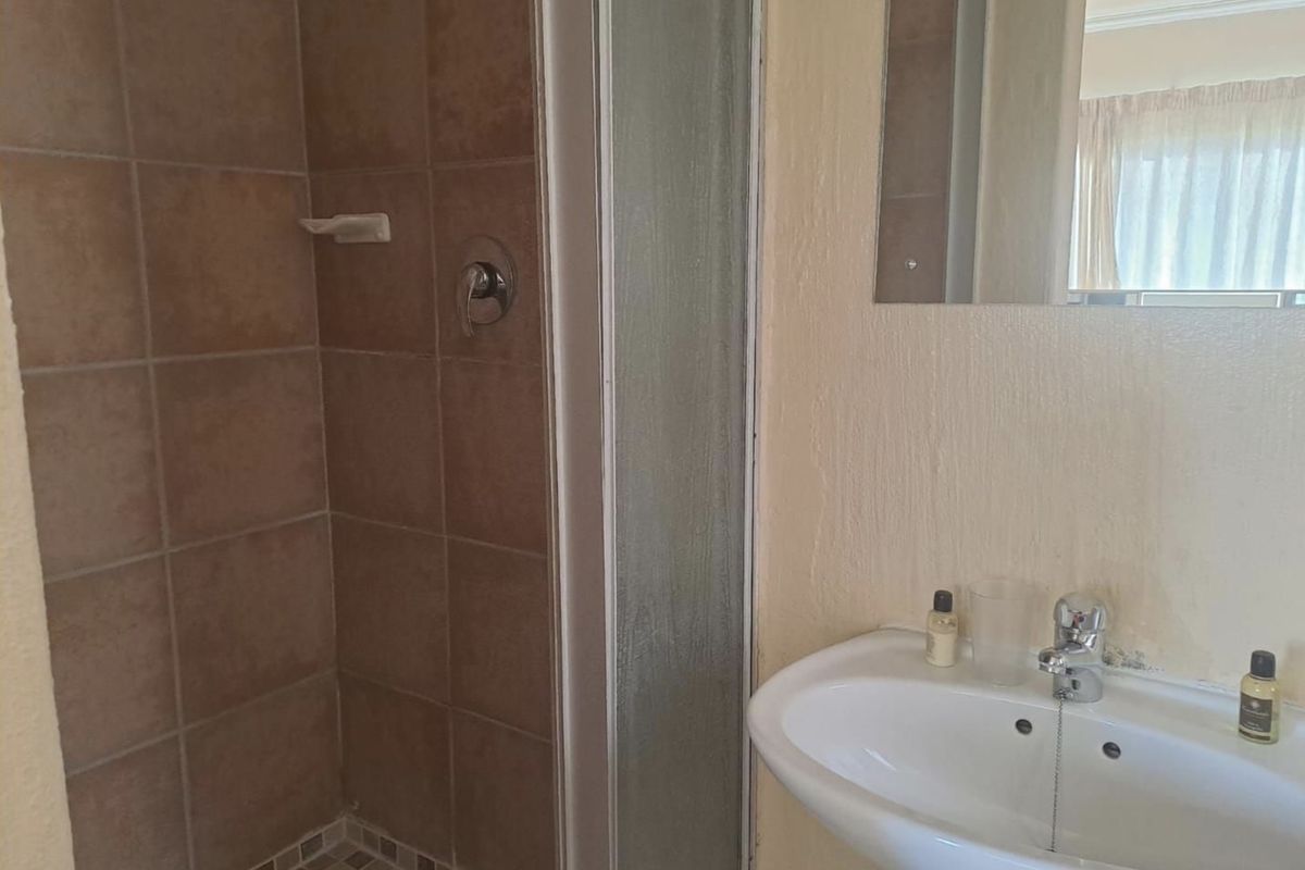 Spacious 2-Bedroom, 2-Bathroom First-Floor Townhouse in Secure Dalpark 1 - Photo 3