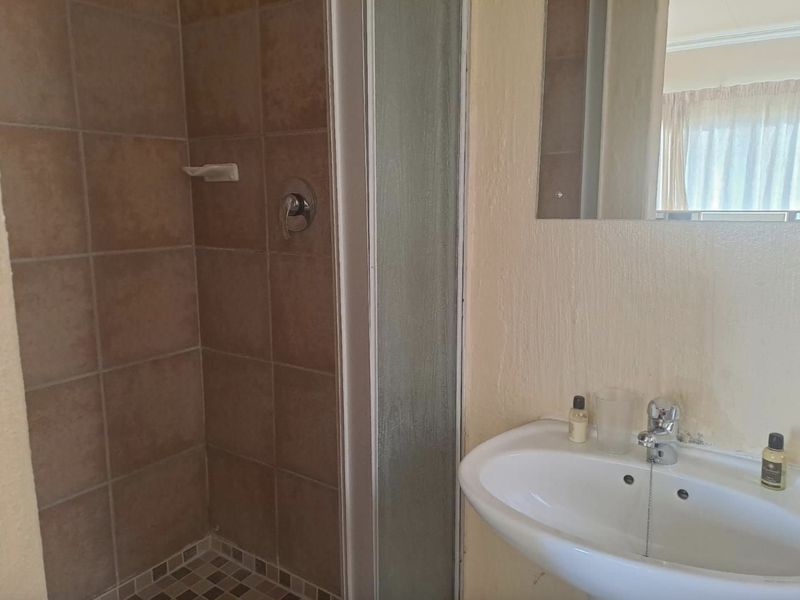 Spacious 2-Bedroom, 2-Bathroom First-Floor Townhouse in Secure Dalpark 1 - Photo 3