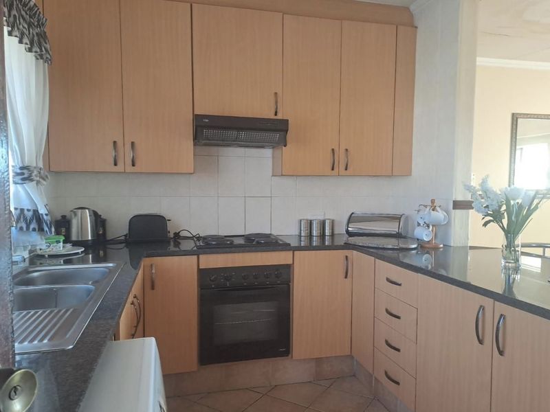 Spacious 2-Bedroom, 2-Bathroom First-Floor Townhouse in Secure Dalpark 1 - Photo 10