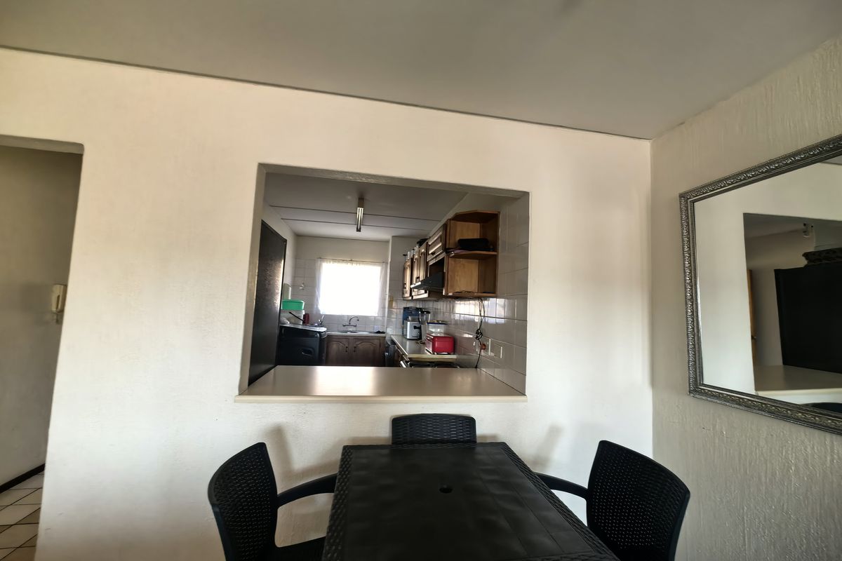 Ground floor delight in Ferndale - Photo 3