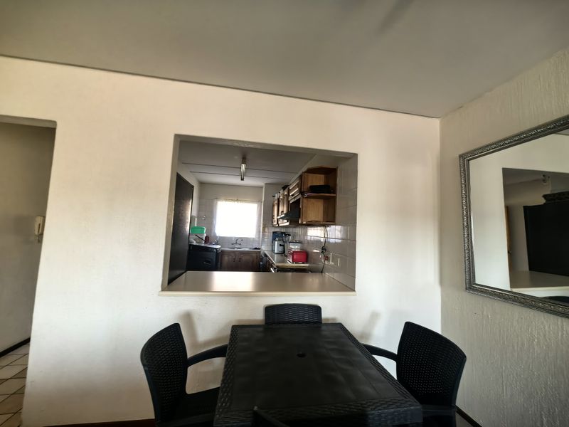 Ground floor delight in Ferndale - Photo 3