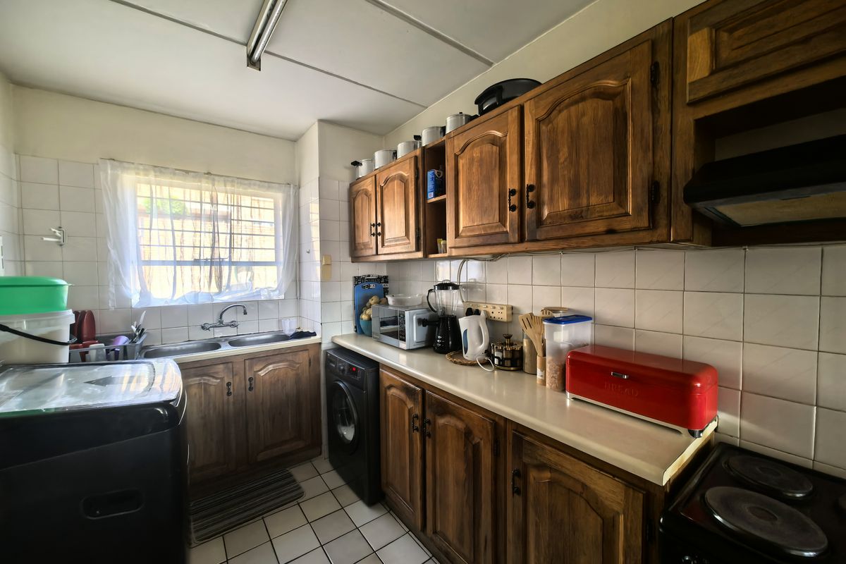 Ground floor delight in Ferndale - Photo 4