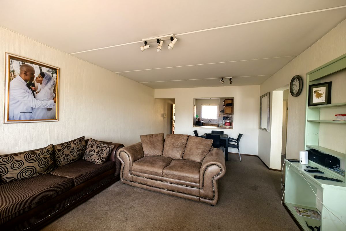 Ground floor delight in Ferndale - Photo 2