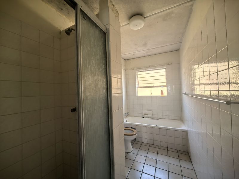 Ground floor delight in Ferndale - Photo 10