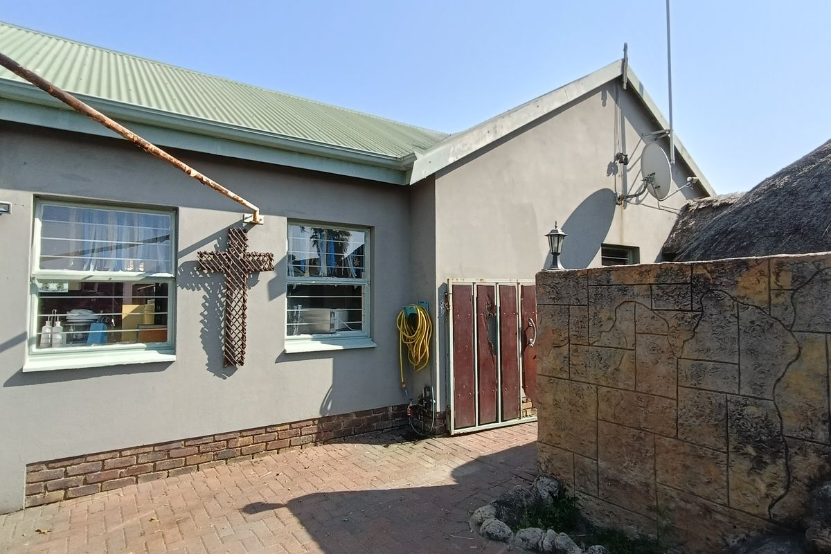 Perfect first time property or a downsizer!! - Photo 2