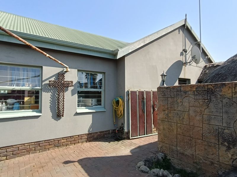 Perfect first time property or a downsizer!! - Photo 2