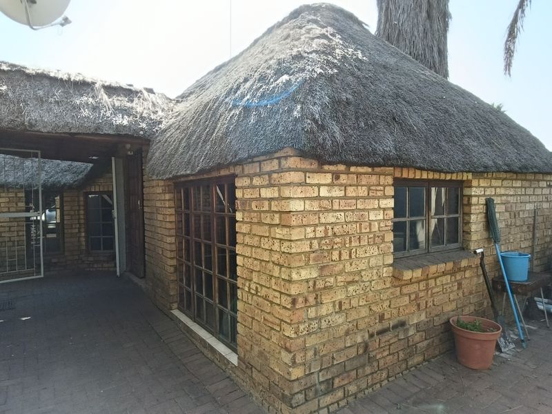 Perfect first time property or a downsizer!! - Photo 3