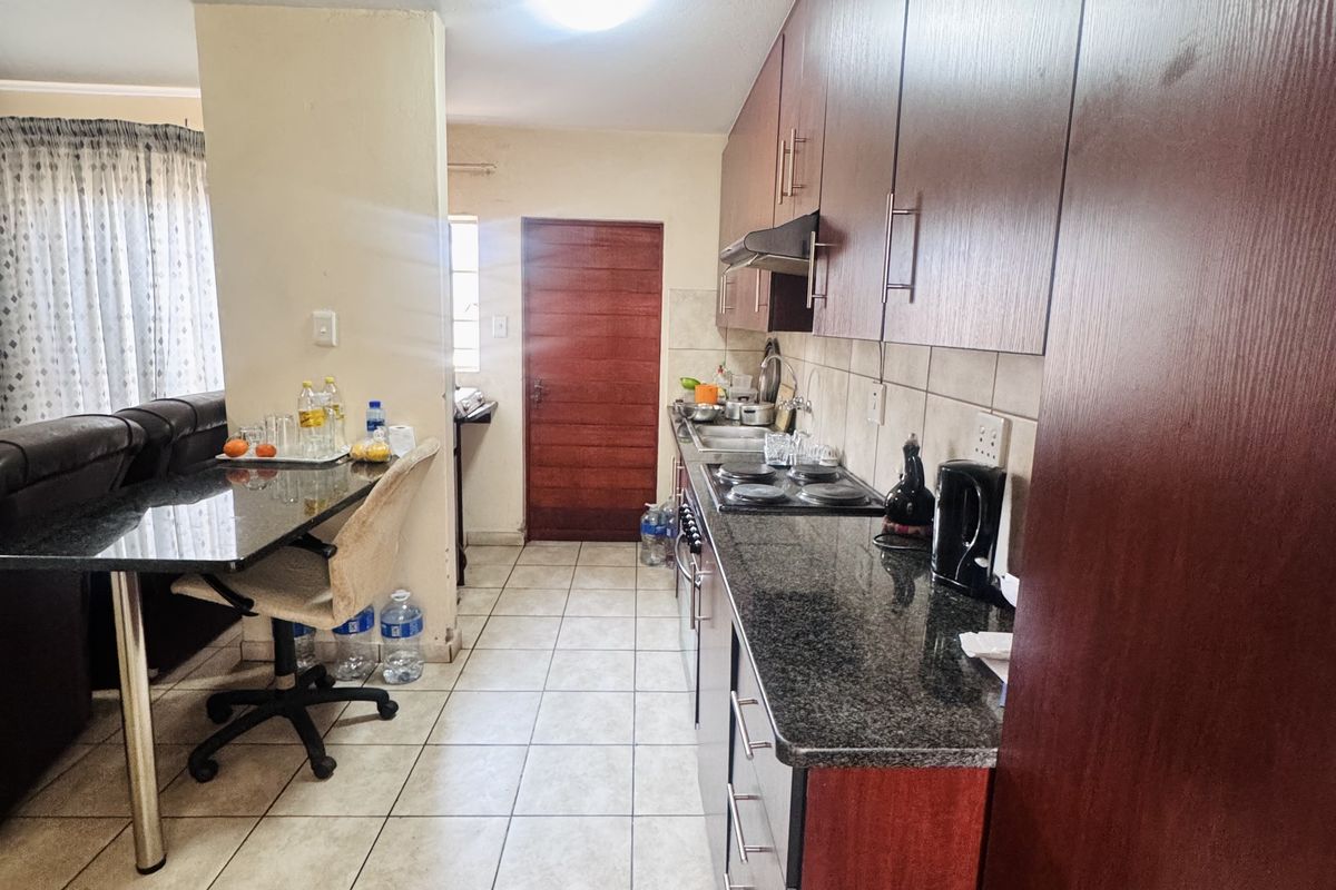 Modern 3 Bedroom Duplex in a Secure Complex in a Prime Location! - Photo 3