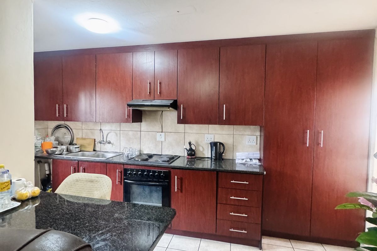 Modern 3 Bedroom Duplex in a Secure Complex in a Prime Location! - Photo 2