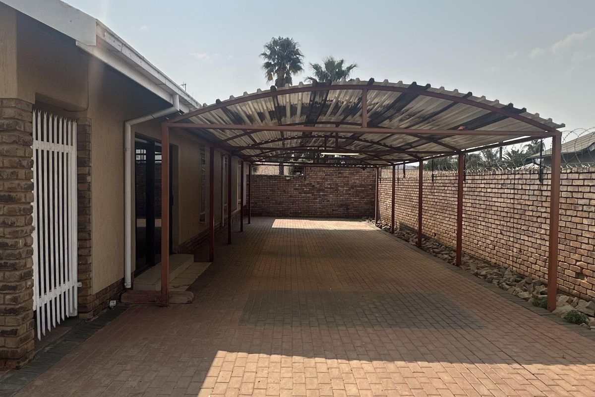 Spacious three (3) bedroom for sale - Photo 3