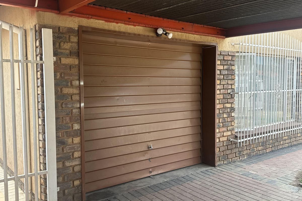 Spacious three (3) bedroom for sale - Photo 2