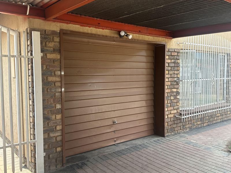 Spacious three (3) bedroom for sale - Photo 2