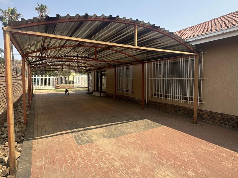 Spacious three (3) bedroom for sale - Photo 4