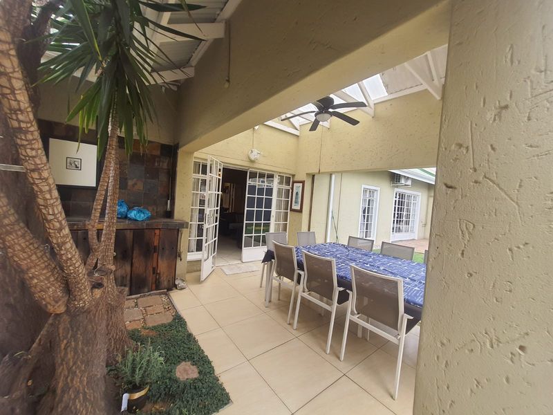 Magnificent Townhouse In The Prime Location Of SW 5 Proper Exclusive Estate - Photo 3