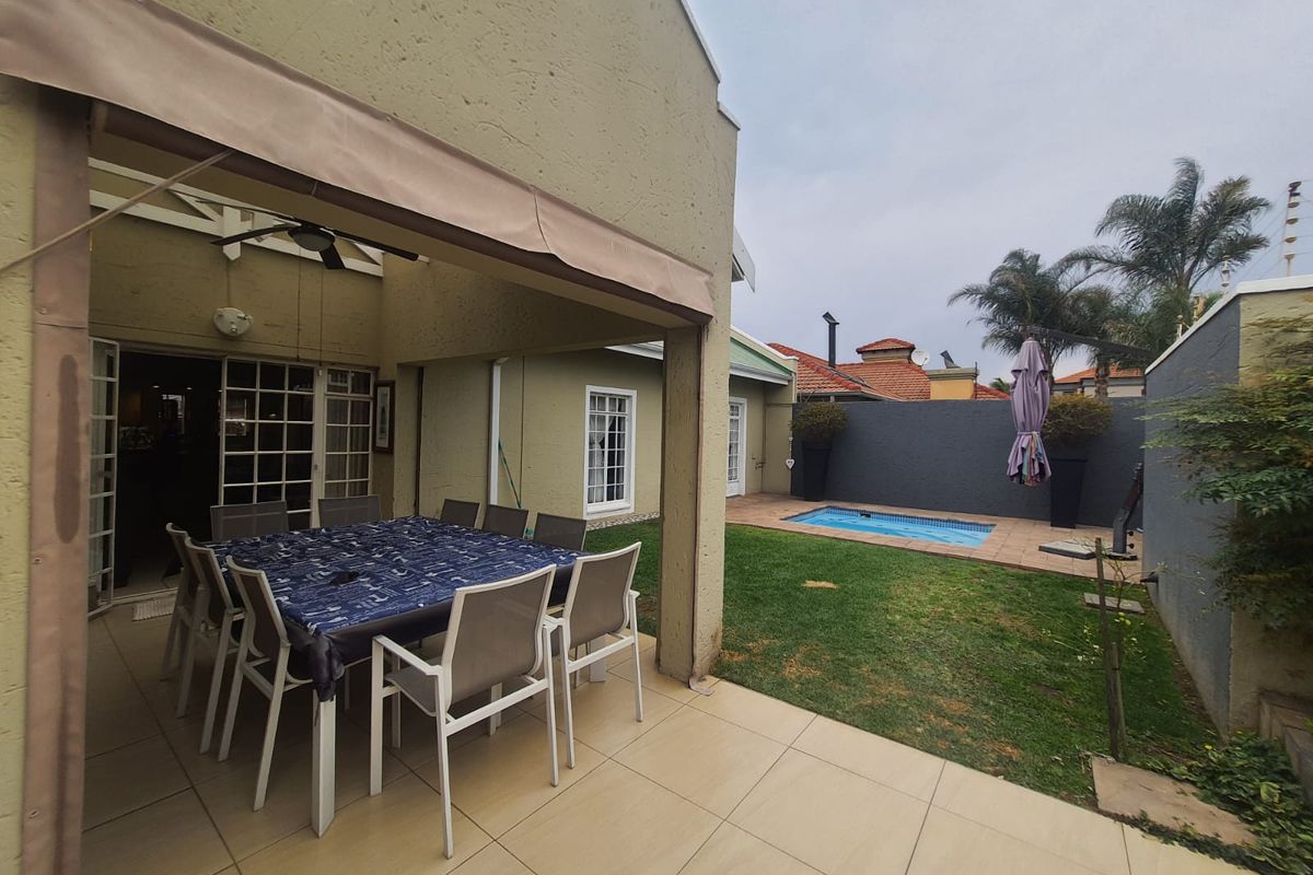 Magnificent Townhouse In The Prime Location Of SW 5 Proper Exclusive Estate - Photo 4