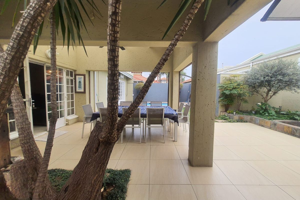 Magnificent Townhouse In The Prime Location Of SW 5 Proper Exclusive Estate - Photo 2