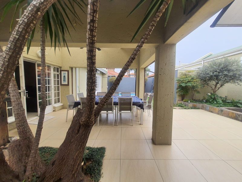 Magnificent Townhouse In The Prime Location Of SW 5 Proper Exclusive Estate - Photo 2