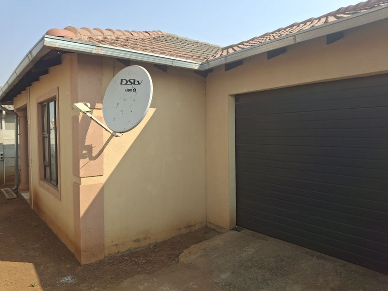 Spacious 3-Bedroom House for Sale in Sky City – Move In Today! - Photo 4