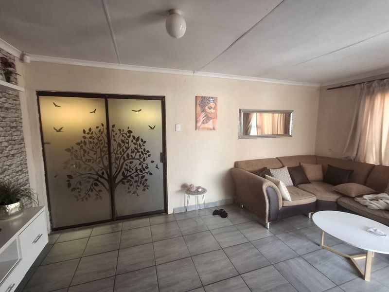 Spacious 3-Bedroom House for Sale in Sky City – Move In Today! - Photo 9
