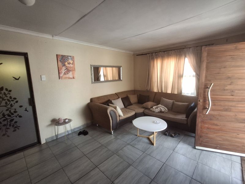 Spacious 3-Bedroom House for Sale in Sky City – Move In Today! - Photo 8