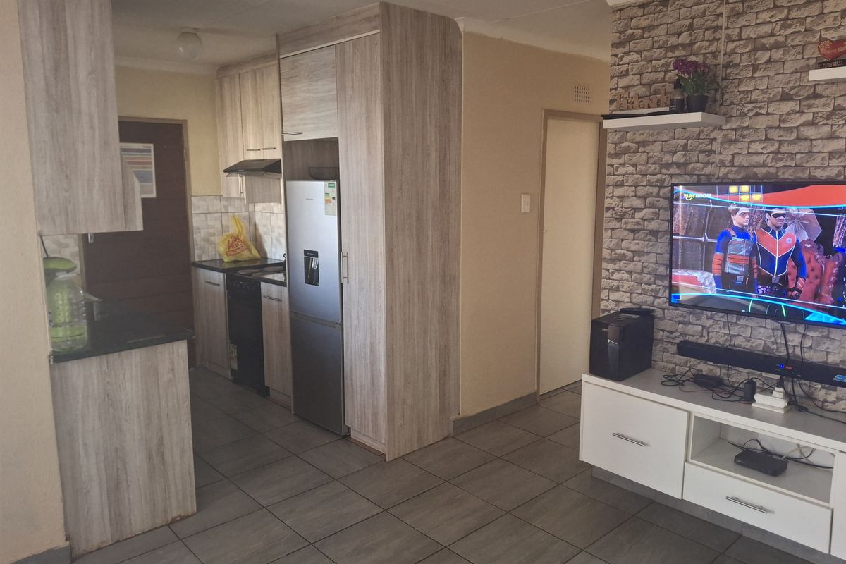 Spacious 3-Bedroom House for Sale in Sky City – Move In Today! - Photo 2