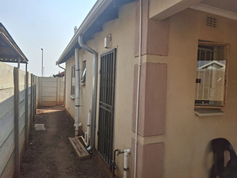 Spacious 3-Bedroom House for Sale in Sky City – Move In Today! - Photo 5
