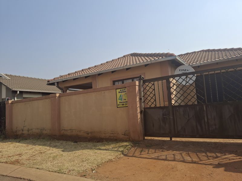 Spacious 3-Bedroom House for Sale in Sky City – Move In Today! - Photo 3