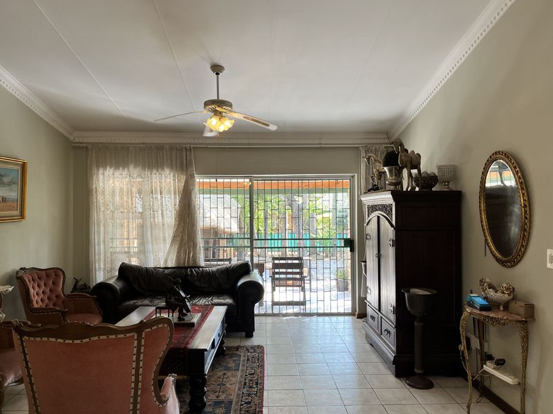 Spacious townhouse with big yard for sale in Bergsig, Bela Bela - Photo 7