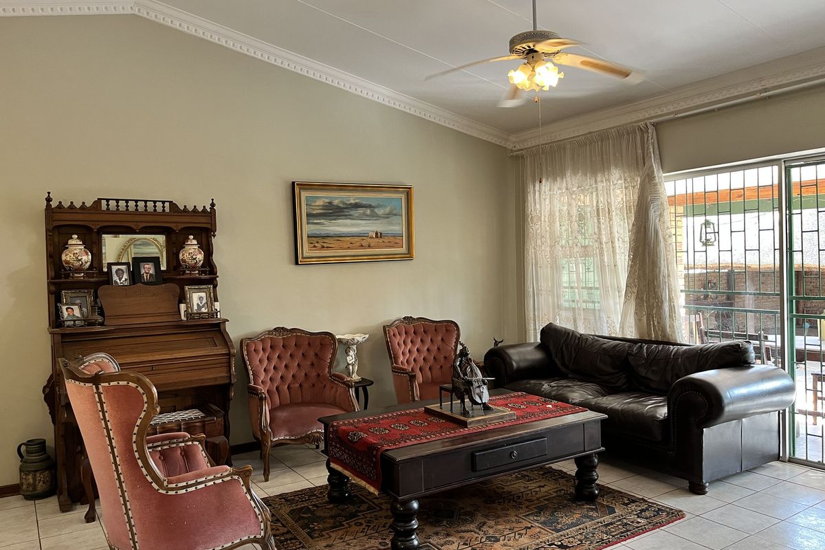 Spacious townhouse with big yard for sale in Bergsig, Bela Bela - Photo 5