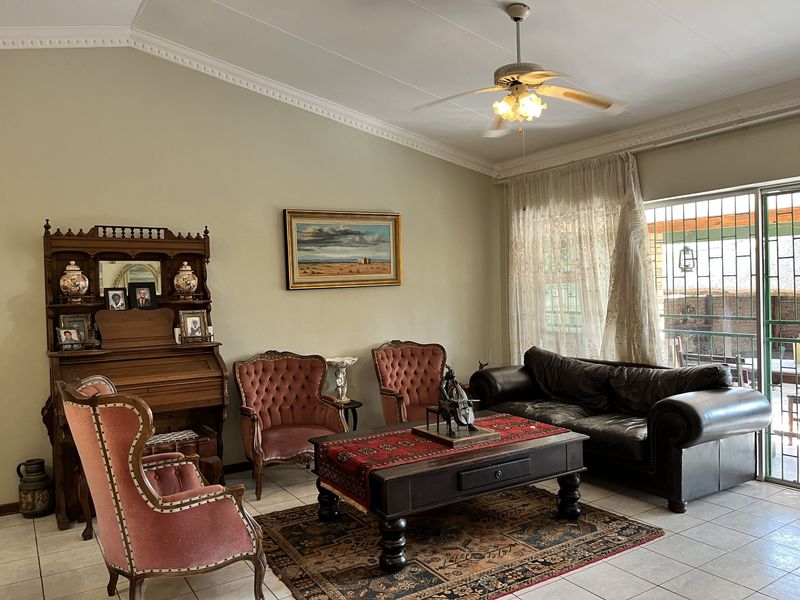 Spacious townhouse with big yard for sale in Bergsig, Bela Bela - Photo 5