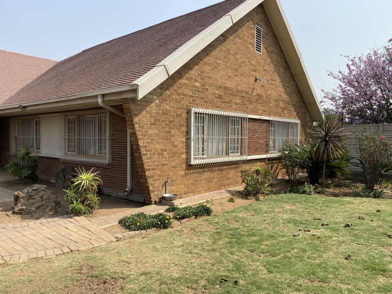 4 Bedroom House For Sale Parkdene - Photo 2