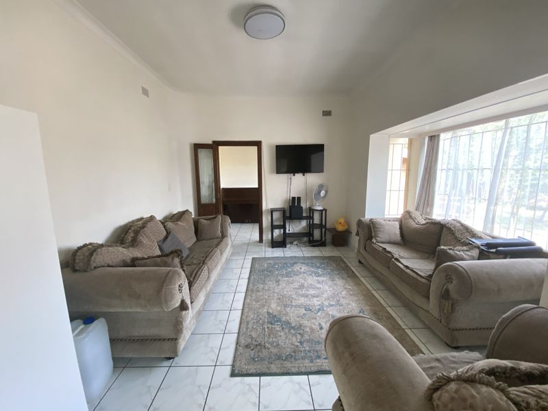 4 Bedroom House For Sale Parkdene - Photo 10