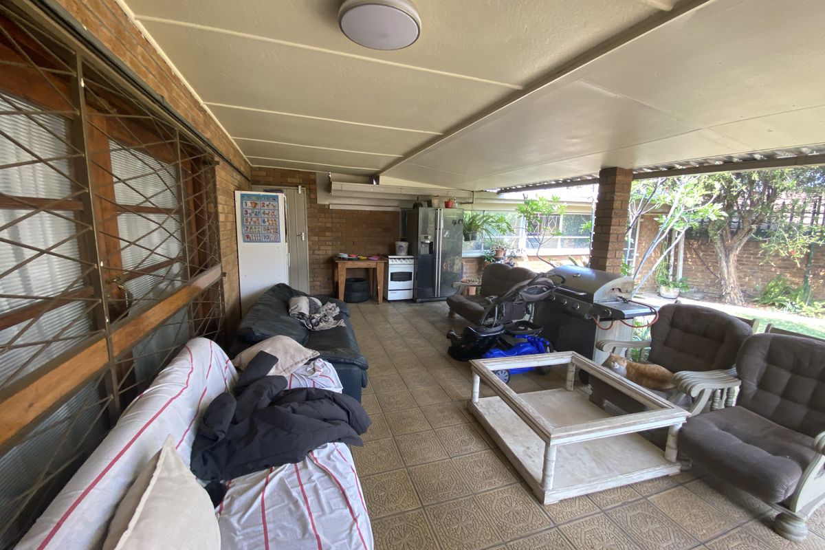 4 Bedroom House For Sale Parkdene - Photo 4