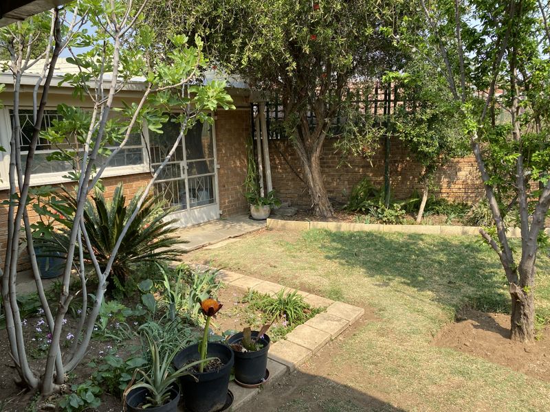 4 Bedroom House For Sale Parkdene - Photo 3