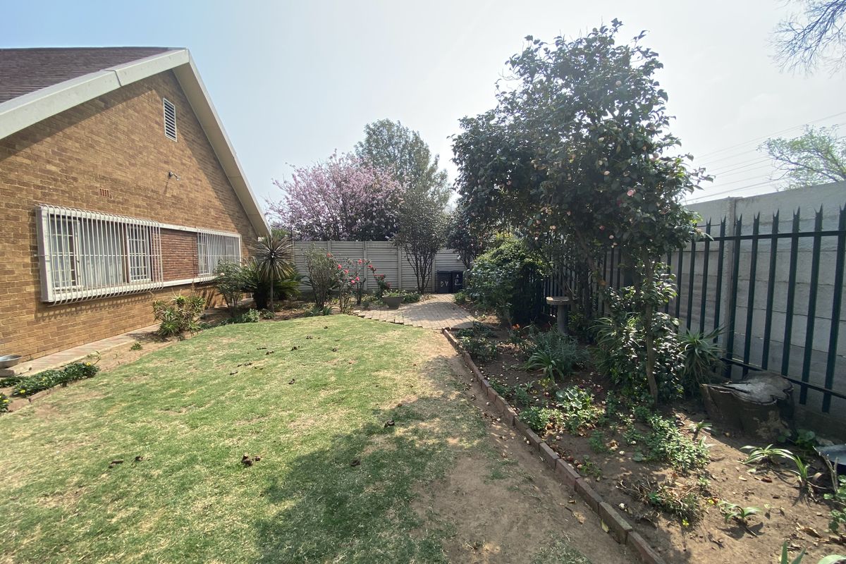 4 Bedroom House For Sale Parkdene - Photo 5