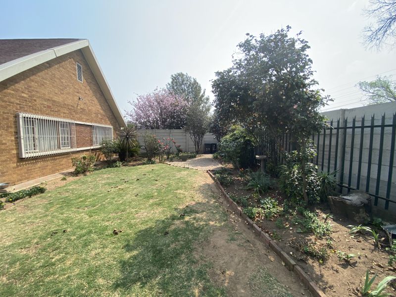 4 Bedroom House For Sale Parkdene - Photo 5