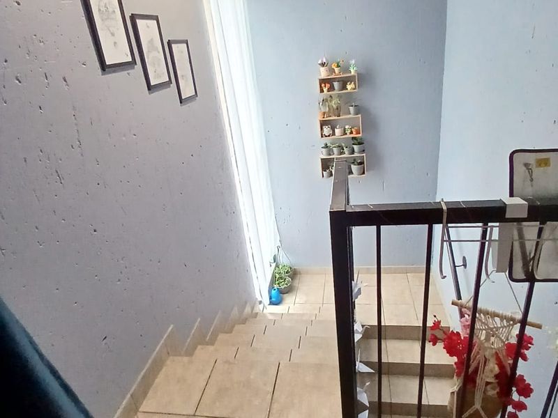 Super neat townhouse for sale in Vaalpark. Ideal for 1st time buyers or an investor - Photo 10