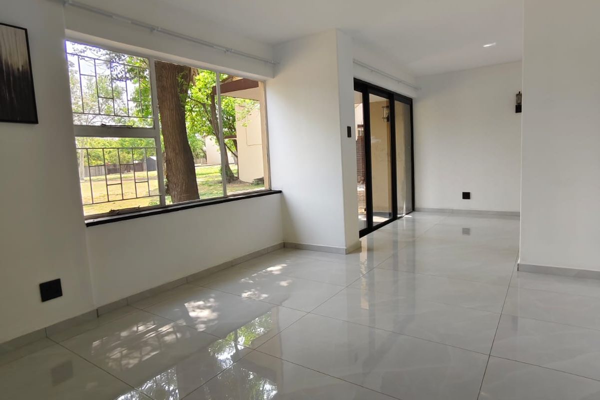 Super modern duplex townhouse in popular and secure complex located in Sasolburg - Photo 5