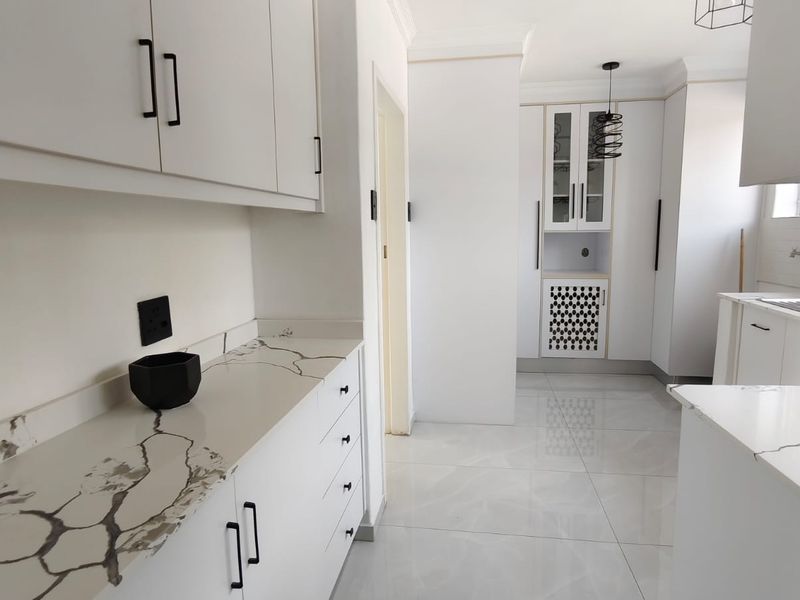 Super modern duplex townhouse in popular and secure complex located in Sasolburg - Photo 10