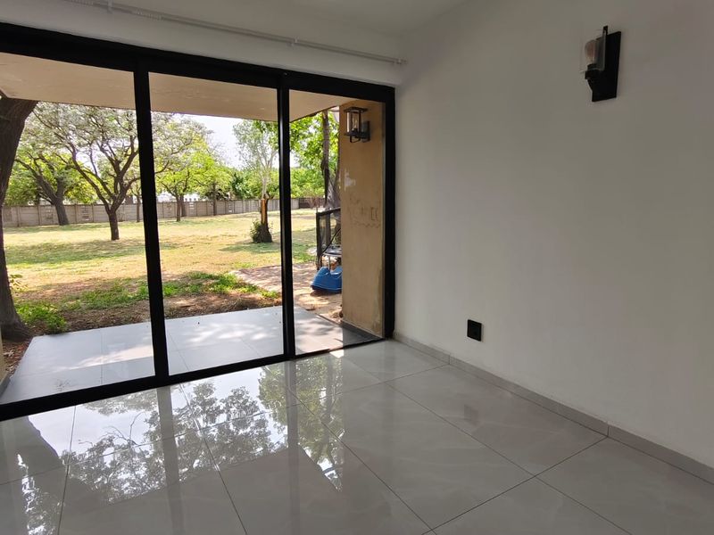 Super modern duplex townhouse in popular and secure complex located in Sasolburg - Photo 8