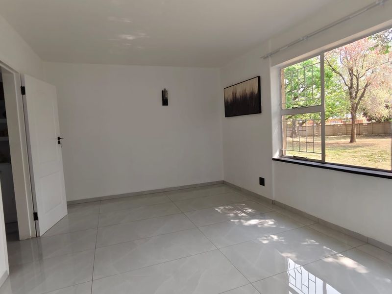 Super modern duplex townhouse in popular and secure complex located in Sasolburg - Photo 6