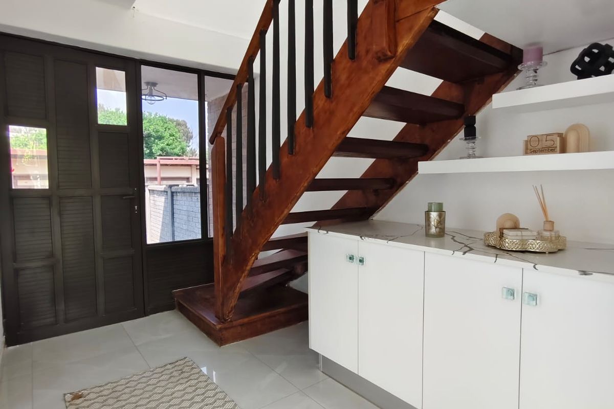 Super modern duplex townhouse in popular and secure complex located in Sasolburg - Photo 3