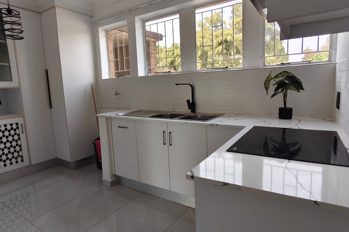Super modern duplex townhouse in popular and secure complex located in Sasolburg - Photo 4